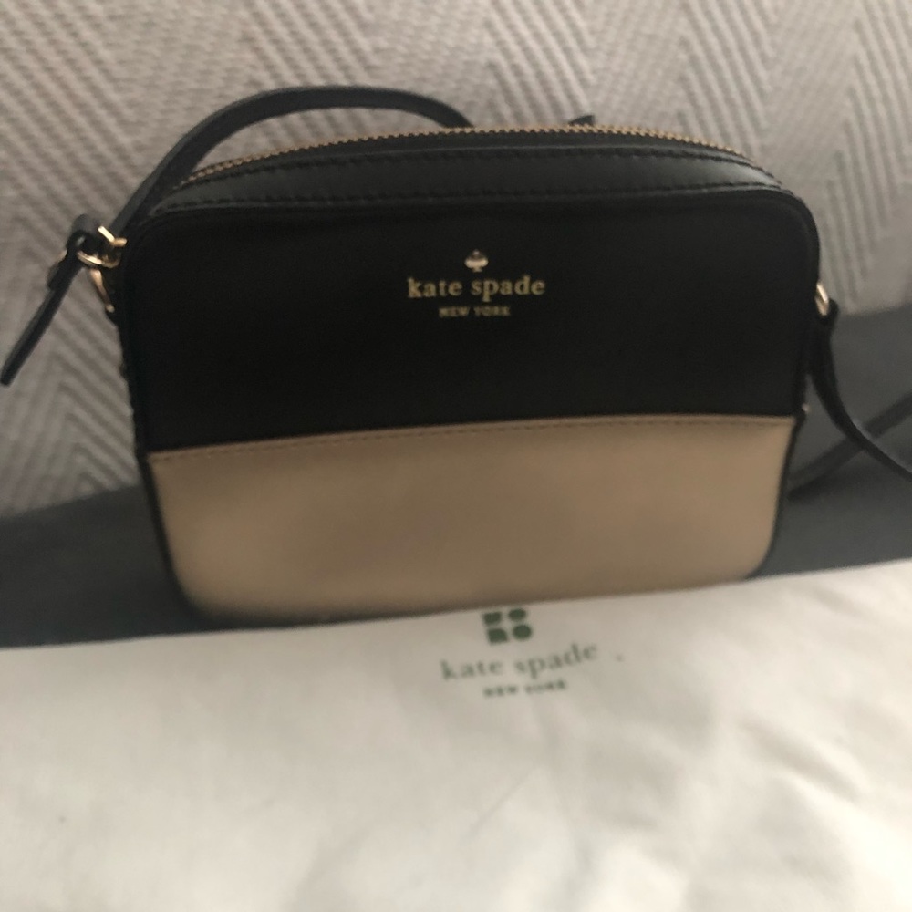 Kate Spade crossbody bag perfect for the holiday season!